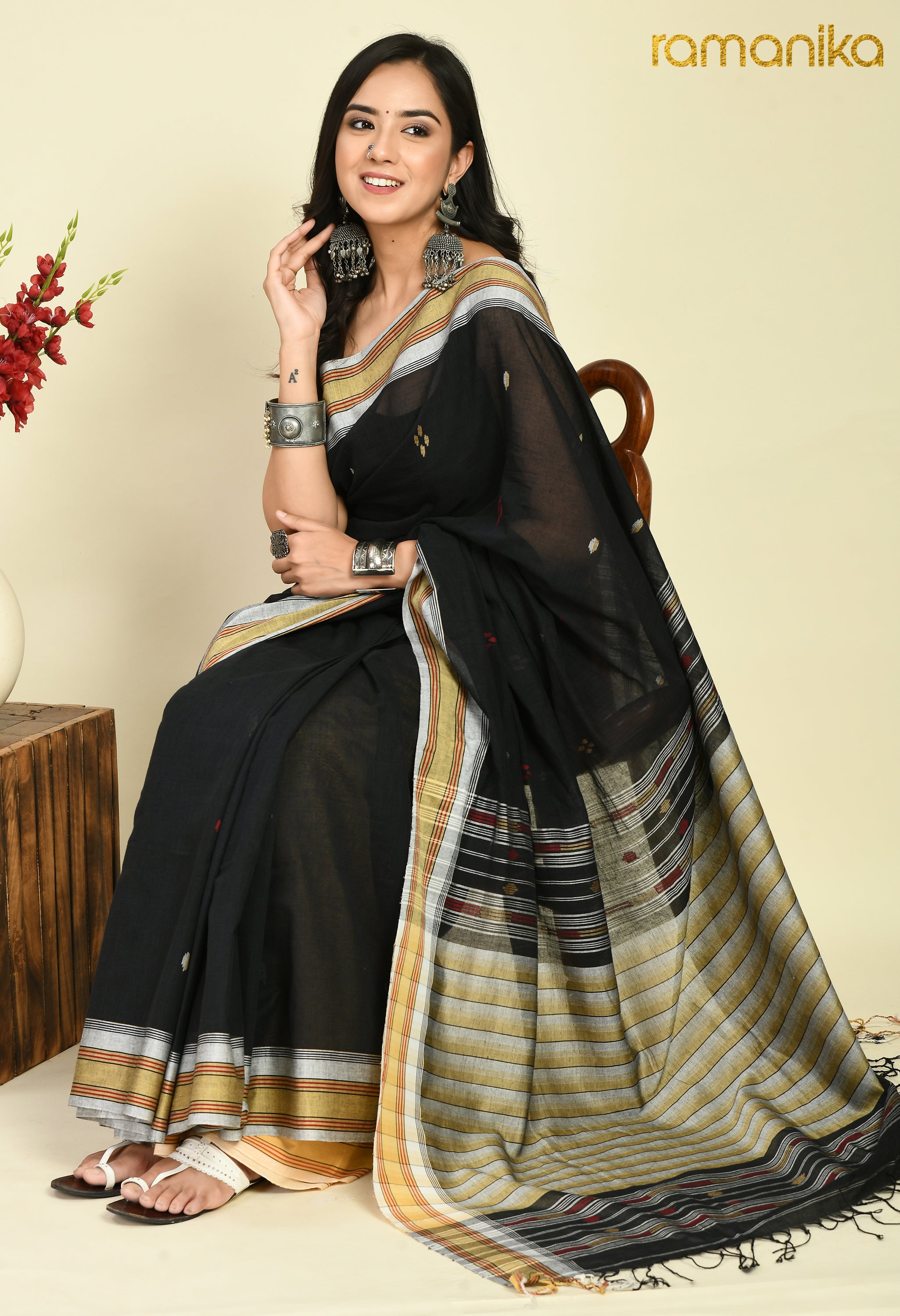 Handwoven Cotton Jamdani Saree with Contrast Blouse (Black)