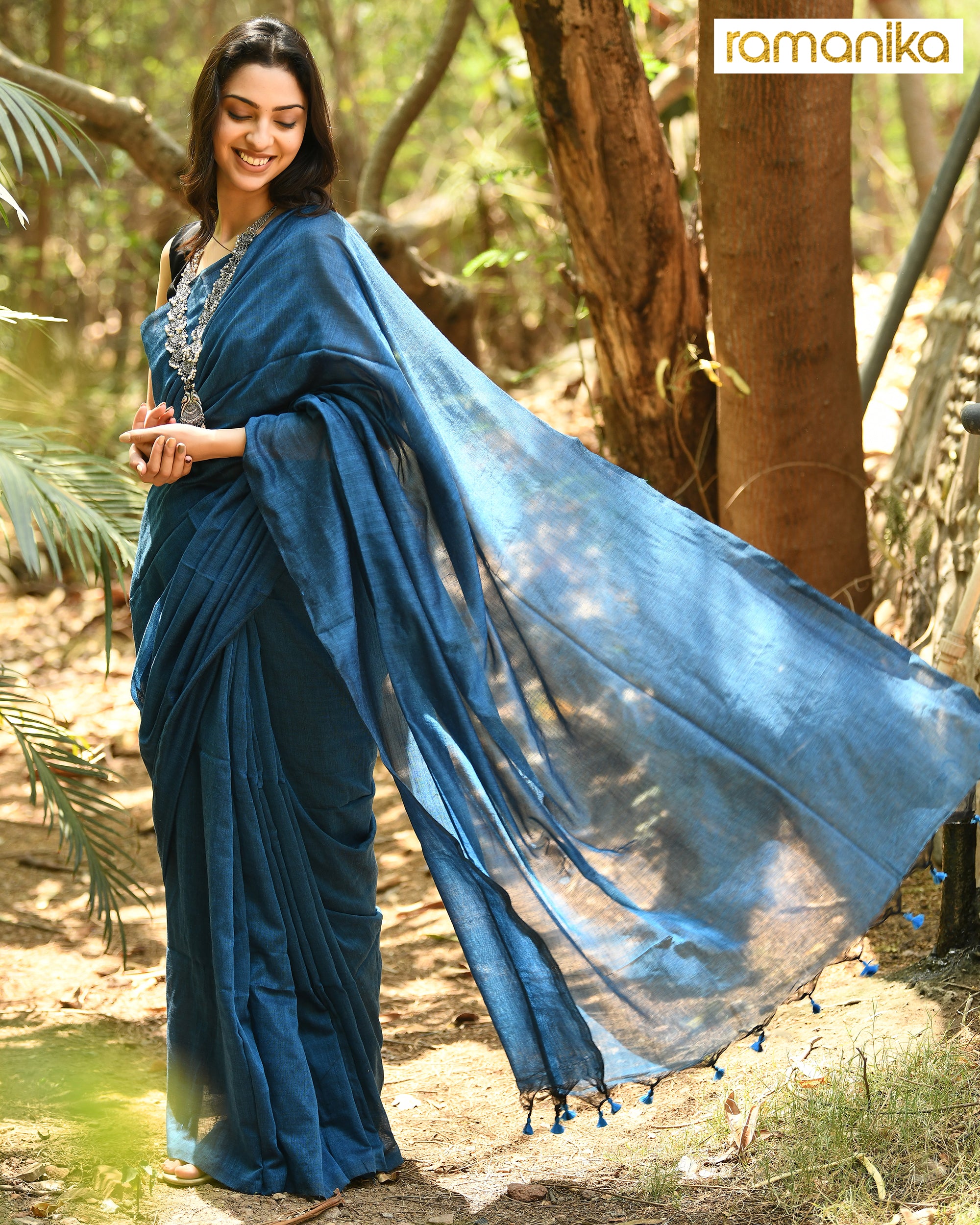 Navy Blue Brocade Silk Saree With Green Blouse & Buttas Pattern - Sri Arya  Silks