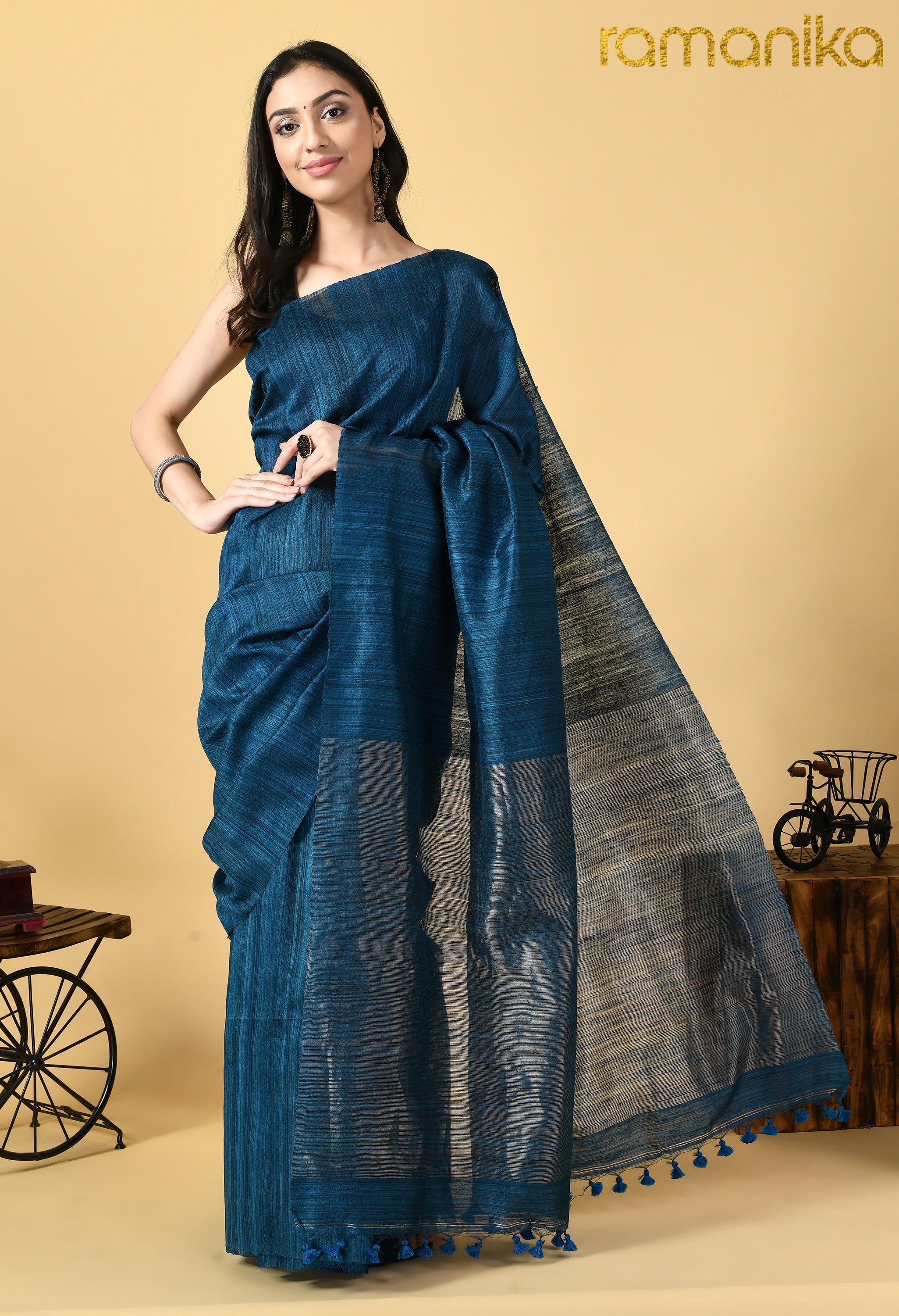 Handwoven Matka Silk Saree with Zari Pallu and Running Blouse (Blue)